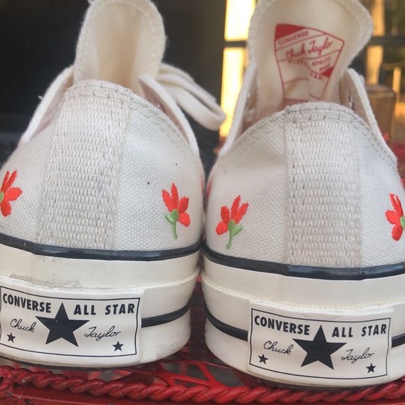 New CONVERSE CHUCK TAYLORS Cream Red Floral Stitched Tennies - Picture 5 of 12
